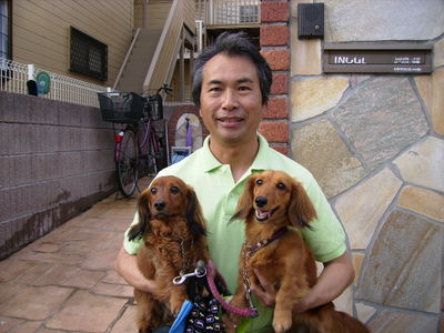 井上さんと愛犬ジャッキー、メグ