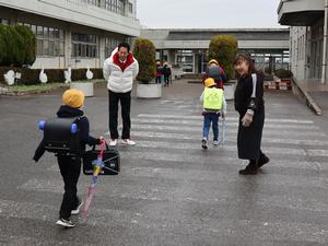 登校見守りの様子