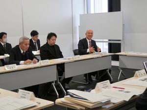 空家等対策協議会で議論が交わされる様子
