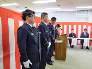 式典に参加する消防署職員