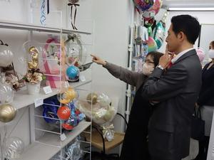 寺嶋さんから話を聞く市長