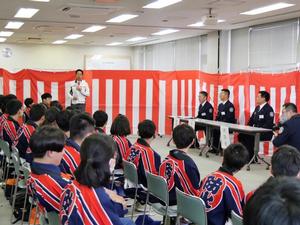 少年消防クラブのみんなを激励する市長