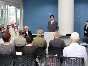 さつき展表彰式で挨拶をする市長