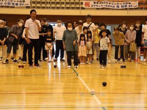 競技を見守る市長