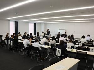 総会会場全体の様子