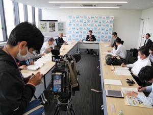 テレビカメラで撮影される様子
