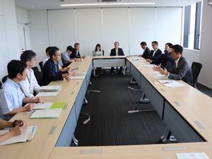 補正予算に関する会議の様子