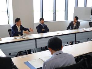 補正予算に関する会議の様子