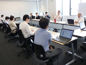 補正予算に関する会議の様子