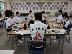 市長の話を聞く生徒さんの様子