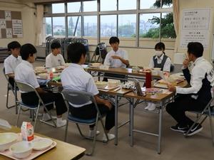 市長に意見を伝える生徒さん