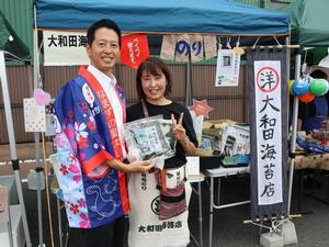 各店舗をまわる市長