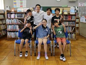 ランチミーティングに参加してくれた児童全員と市長との記念撮影