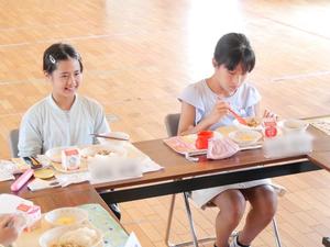 市長に意見を伝える児童