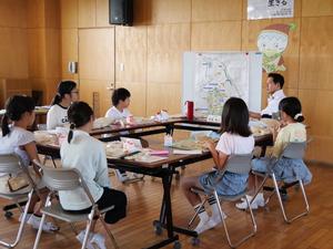 市域図を用いて説明する市長