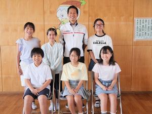 ランチミーティング参加児童全員と市長との記念撮影
