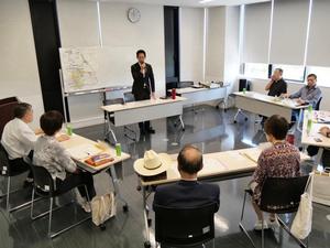 会議冒頭挨拶をする市長