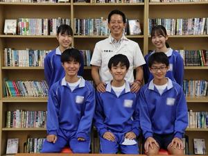市長と参加した生徒たちとの記念撮影
