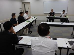 審議会で議論される様子