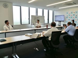 補正予算について協議する様子