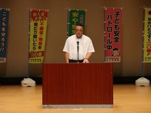 壇上で講演する高野課長