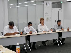 市長と出席者が意見交換をする様子