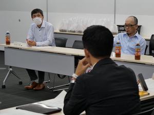 市長と出席者が意見交換をする様子