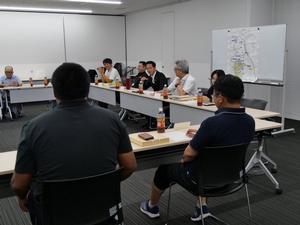 市長と出席者が意見交換をする様子
