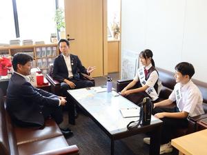 副市長と面会する一日市長