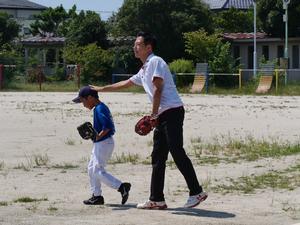選手に声をかける市長