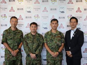 市長と自衛隊の皆さんとの記念撮影