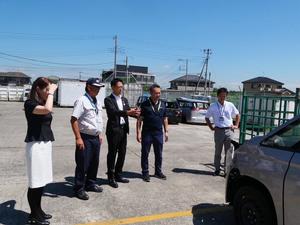 社長から説明を聞く市長