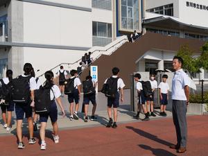 登校見守り
