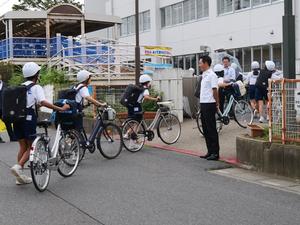 登校見守り