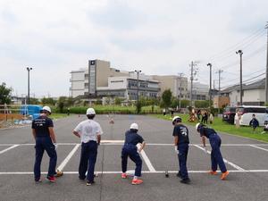 壮行会にて練習の成果を披露するクラブ員たち