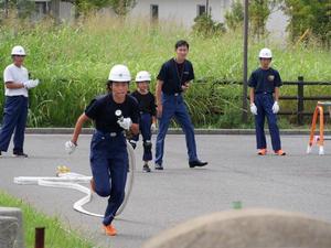 壮行会にて練習の成果を披露するクラブ員たち