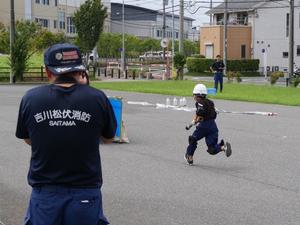 壮行会にて練習の成果を披露するクラブ員たち