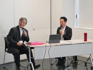 互課長が市長講話に参加する様子