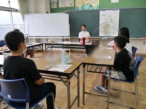 市域図で説明する市長