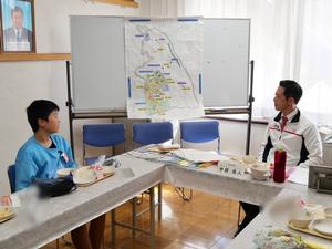 市長に考えを伝える児童