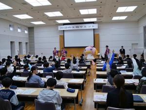 なまりん登場で盛り上がる会場の様子