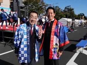 ぎふ羽島駅前フェス会場で羽島市松井市長と中原市長とのツーショット写真