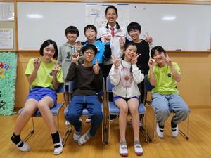参加した児童全員と市長との記念撮影