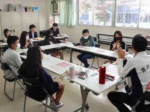 市長に意見を伝える児童