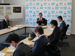 記者会見