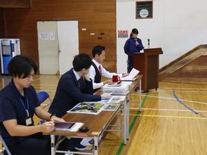 生徒が発表する様子
