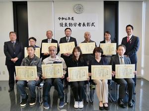 受賞者と市長との記念撮影