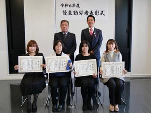 受賞者と市長、商工会長との記念撮影