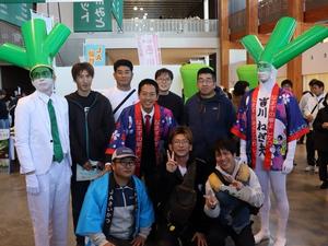 参加したJAの方とねぎ夫と市長との記念撮影