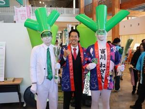 ねぎ夫と市長との記念撮影